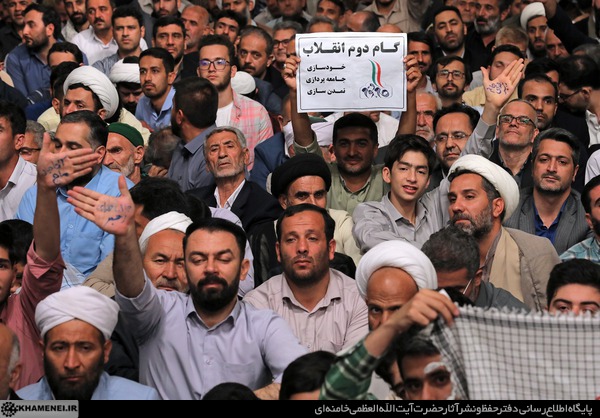 دیدار مردمی رهبر معظم انقلاب در آستانه انتخابات ریاست جمهوری چهاردهم