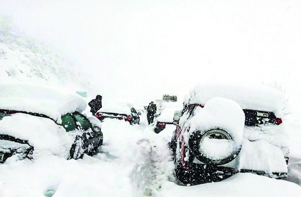 نجات جان ۳۵۰۰ مسافر گرفتار در جادههای برفی کشور نجات جان ۳۵۰۰ مسافر گرفتار در جادههای برفی کشور