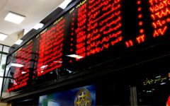 ناپایداری قوانین و مقررات موجب شرایط نابه‌سامان بازار بورس شده است/ ارزش دلاری بازار کاهش یافت