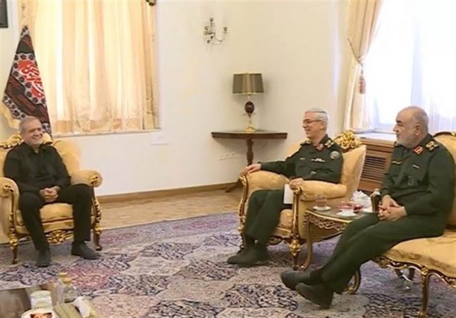 دیدار فرماندهان نظامی با رئیس جمهور منتخب دیدار فرماندهان نظامی با رئیس جمهور منتخب