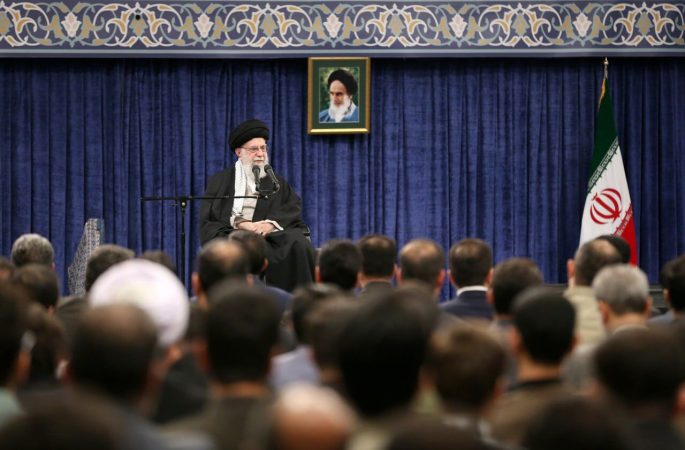 تنها راه پایان جنگ در منطقه کم شدن شرّ آمریکا است تنها راه پایان جنگ در منطقه کم شدن شرّ آمریکا است
