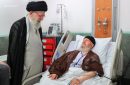 عیادت رهبر معظم انقلاب اسلامی از آیت‌الله مکارم شیرازی
