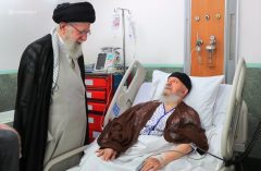 عیادت رهبر معظم انقلاب اسلامی از آیت‌الله مکارم شیرازی