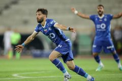 هافبک استقلال به شایعات پایان داد